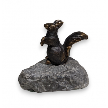 Bronze "Ecureuil grignotant" signé REUSSNER