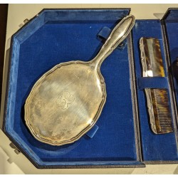 Coffret de toilette par JEZLER