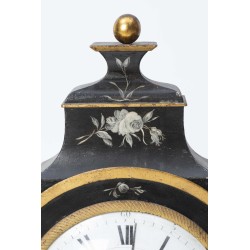 Neuchâtel-style clock in black and gold lacquered wood