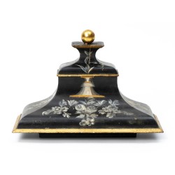 Neuchâtel-style clock in black and gold lacquered wood