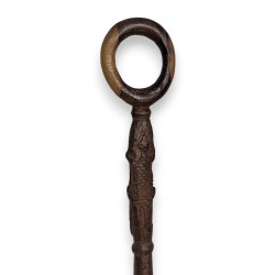 Crocodile single-piece walking stick with circular handle