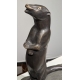 Loutre debout en bronze monté sur une pierre