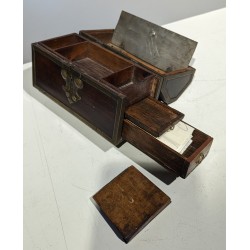 Coffret en chêne avec ferrures en laiton