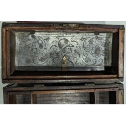 Coffret en chêne avec ferrures en laiton
