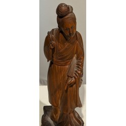 Geisha en bois sculpté