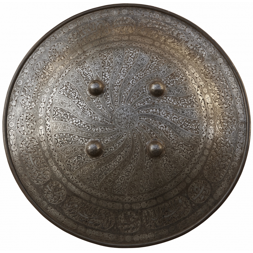 Bouclier rond en fer gravé
