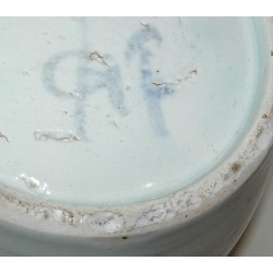 Pot à gingembre, signé dessous.