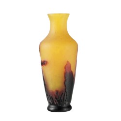 Petit vase balustre rouge et orange signé DAUM