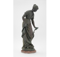 Bronze "Femme tenant un iris" signé S. KINSBURGER