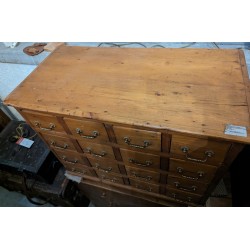  Meuble à 16 tiroirs en sapin sur  Moinat SA  - Antiquités décoration