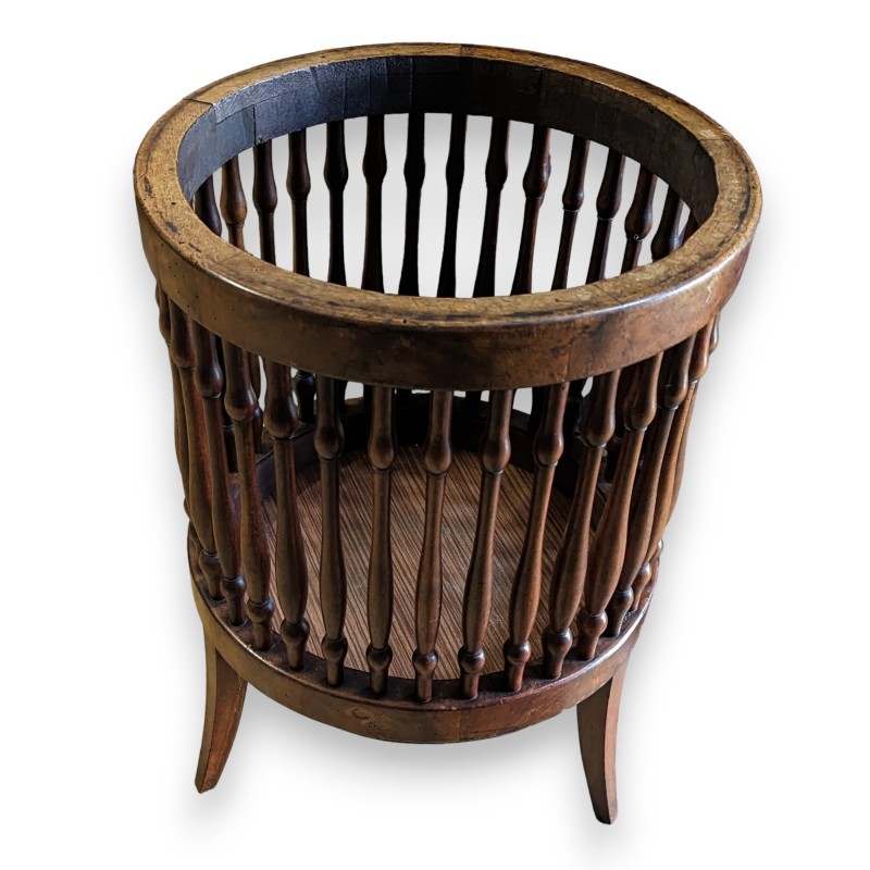 Jardinière à barreaux en bois tourné