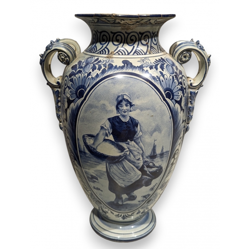 Vase à anses "Retour de pêche" en faïence de Delft