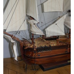 Schiffsmodell „HMS ENDEAVOUR“ bei Moinat SA – Antiquitäten und Dekoration