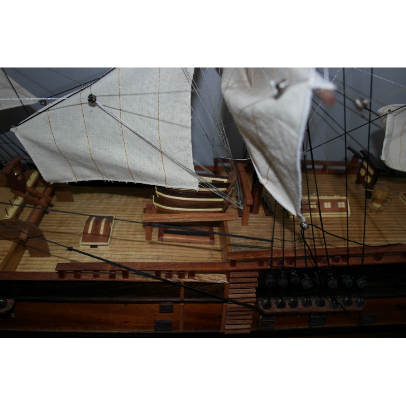 Maquette de bateau en bois : Endeavour