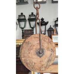 Poulie en bois et fer forgé