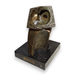 Bronze \"Personnage assis\" signé SOLANO