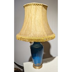 Lampe en porcelaine bleue garnie de bronzes