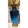  Lampe en porcelaine bleue garnie de sur  Moinat SA  - Antiquités décoration