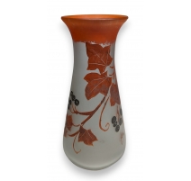 Vase en verre peint "Lierre" signé LEG
