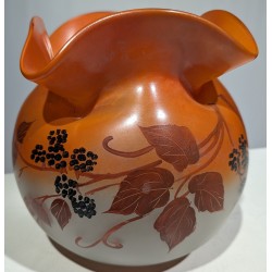 Vase en verre peint "Mûre" signé LEG