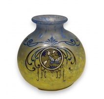 Vase en verre émaillé "Papillon" signé LEGRAS