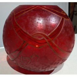 Vase en verre rouge "Art Deco" signé LEGRAS