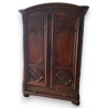 Armoire lyonnaise à chapeau de gendarme