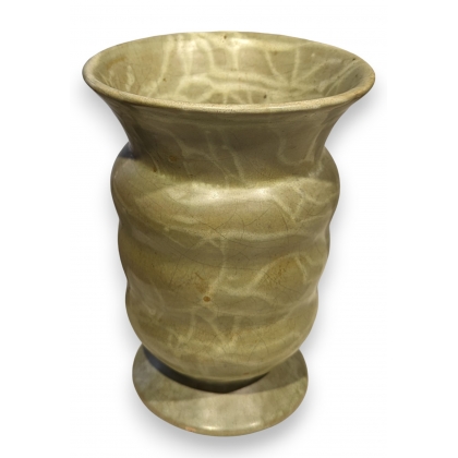 Vase balustre en céramique craquelée verte