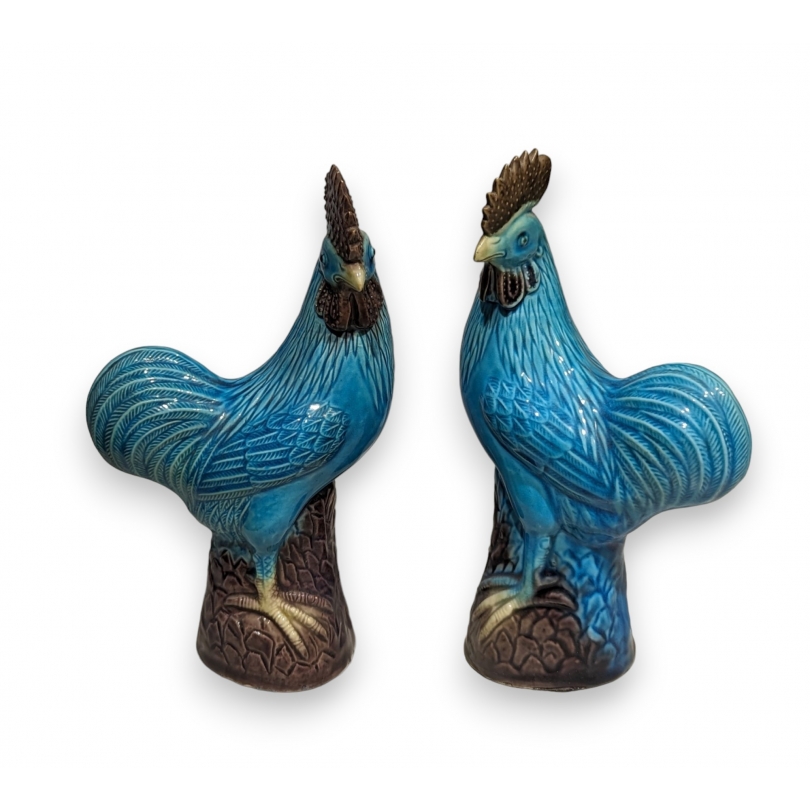 Paire de coqs en porcelaine turquoise