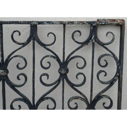  Grille, en fer forgé. sur  Moinat SA  - Antiquités décoration