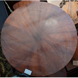 带三脚架的圆形边桌。来自 Moinat SA - 古董与装饰品