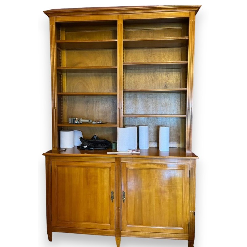 Bibliothèque ouverte avec 2 portes
