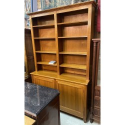 Bibliothèque ouverte avec 2 portes